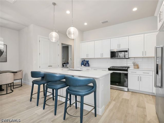 9040 Saint Lucia DR, Naples, FL 34114
