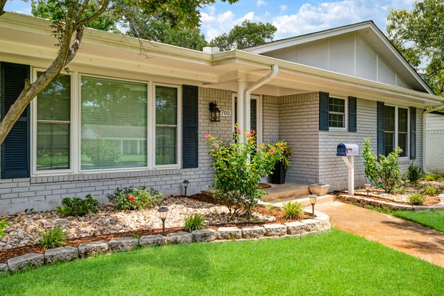 2705 Hubbard Street, Paris, TX 75460