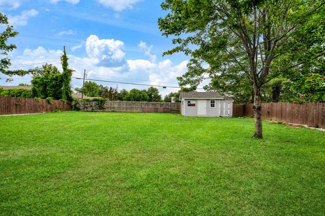 2705 Hubbard Street, Paris, TX 75460