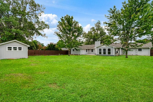 2705 Hubbard Street, Paris, TX 75460