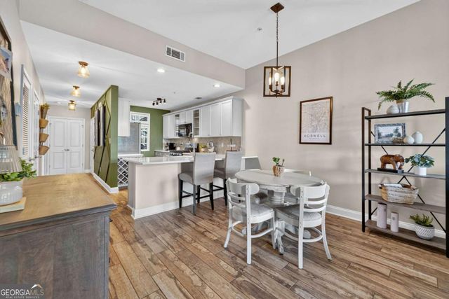 210 Creek View Lane 201, Roswell, GA 30075