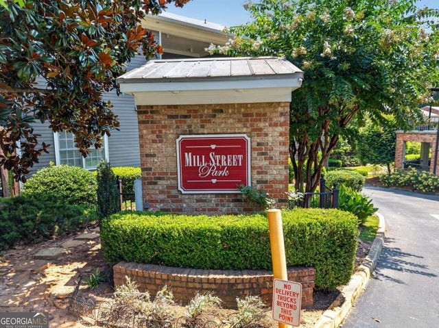 210 Creek View Lane 201, Roswell, GA 30075