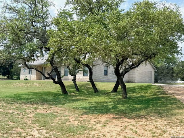 1520 LAKESIDE DR, Lakehills, TX 78063