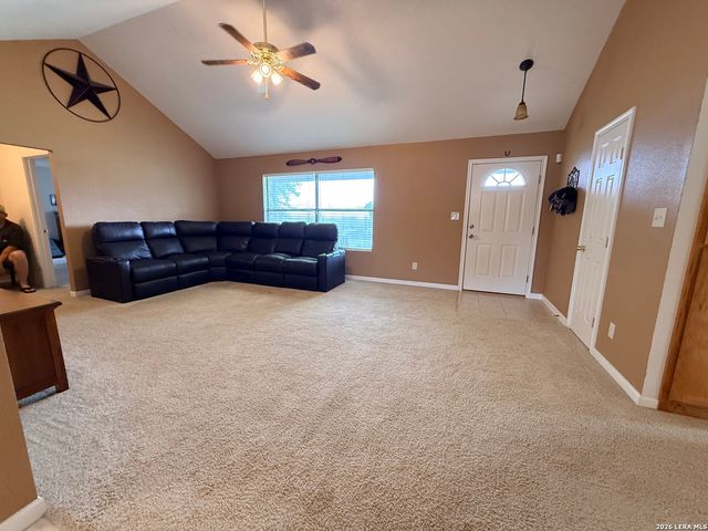 1520 LAKESIDE DR, Lakehills, TX 78063