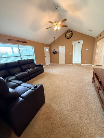 1520 LAKESIDE DR, Lakehills, TX 78063