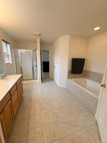 1520 LAKESIDE DR, Lakehills, TX 78063