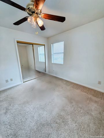 1520 LAKESIDE DR, Lakehills, TX 78063
