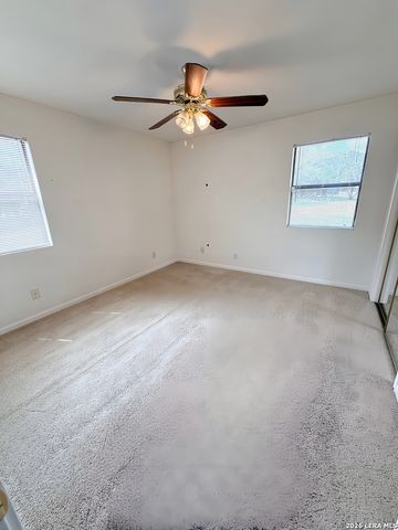 1520 LAKESIDE DR, Lakehills, TX 78063