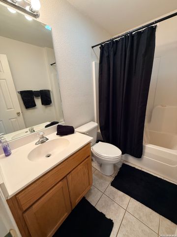 1520 LAKESIDE DR, Lakehills, TX 78063