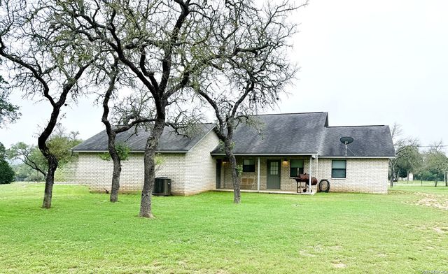1520 LAKESIDE DR, Lakehills, TX 78063