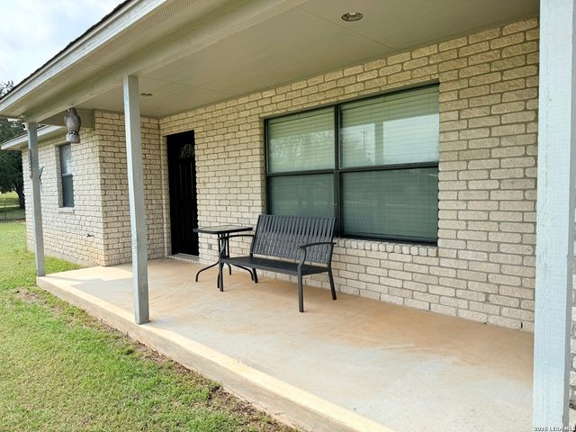1520 LAKESIDE DR, Lakehills, TX 78063