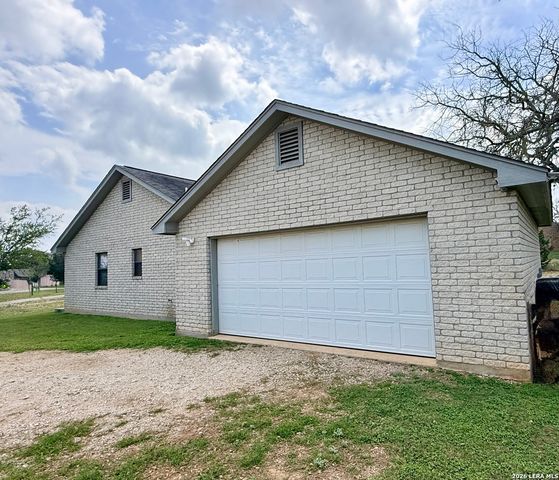 1520 LAKESIDE DR, Lakehills, TX 78063