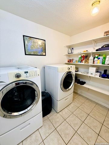 1520 LAKESIDE DR, Lakehills, TX 78063