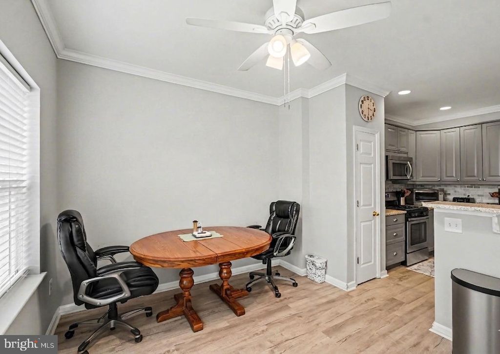 Image 10 of property listing at 598 HOPKINS LANDING DR #598, Essex, MD 21221