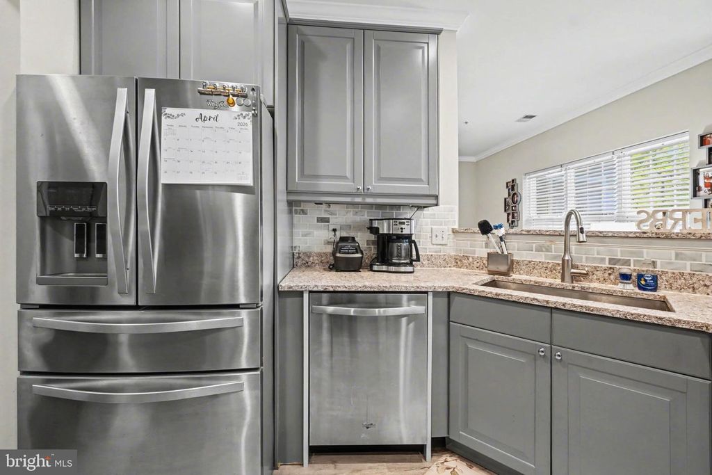 Image 12 of property listing at 598 HOPKINS LANDING DR #598, Essex, MD 21221