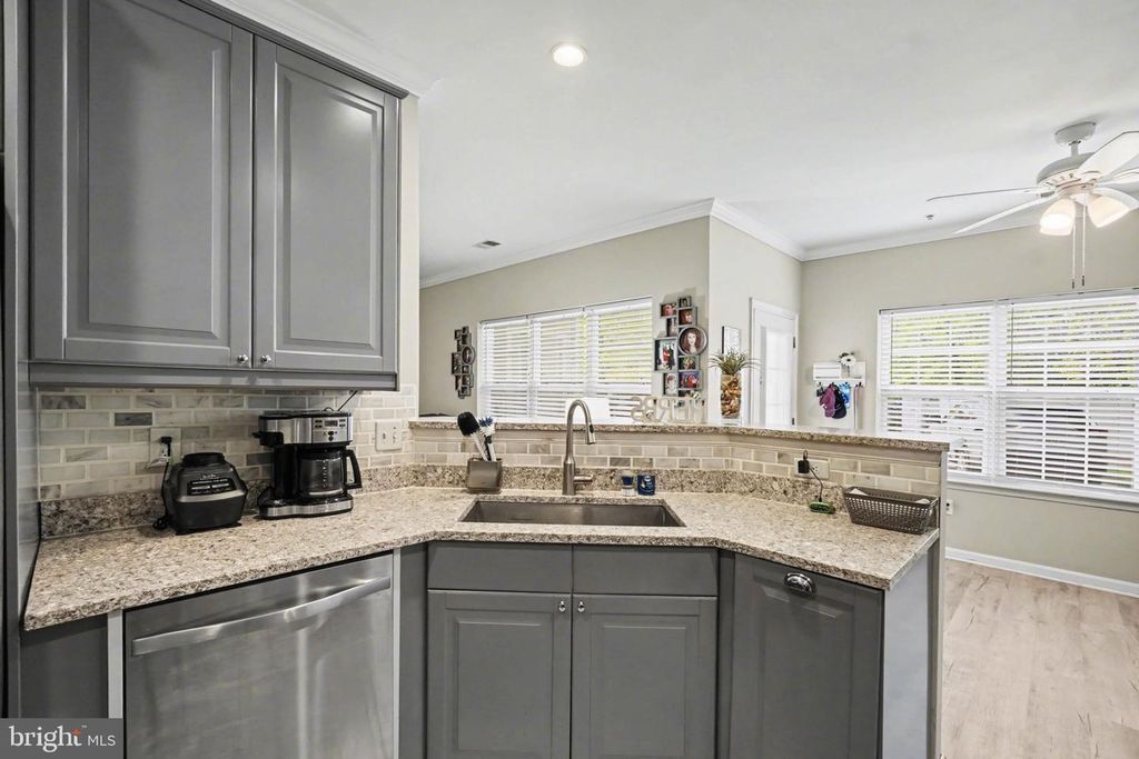 Image 14 of property listing at 598 HOPKINS LANDING DR #598, Essex, MD 21221