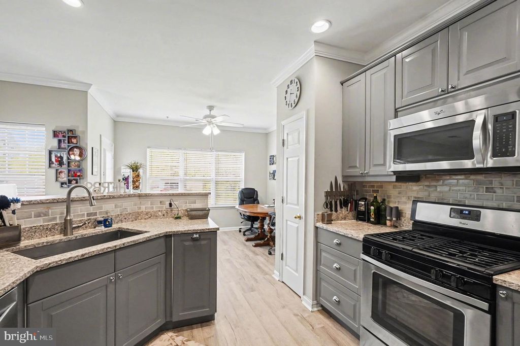 Image 15 of property listing at 598 HOPKINS LANDING DR #598, Essex, MD 21221