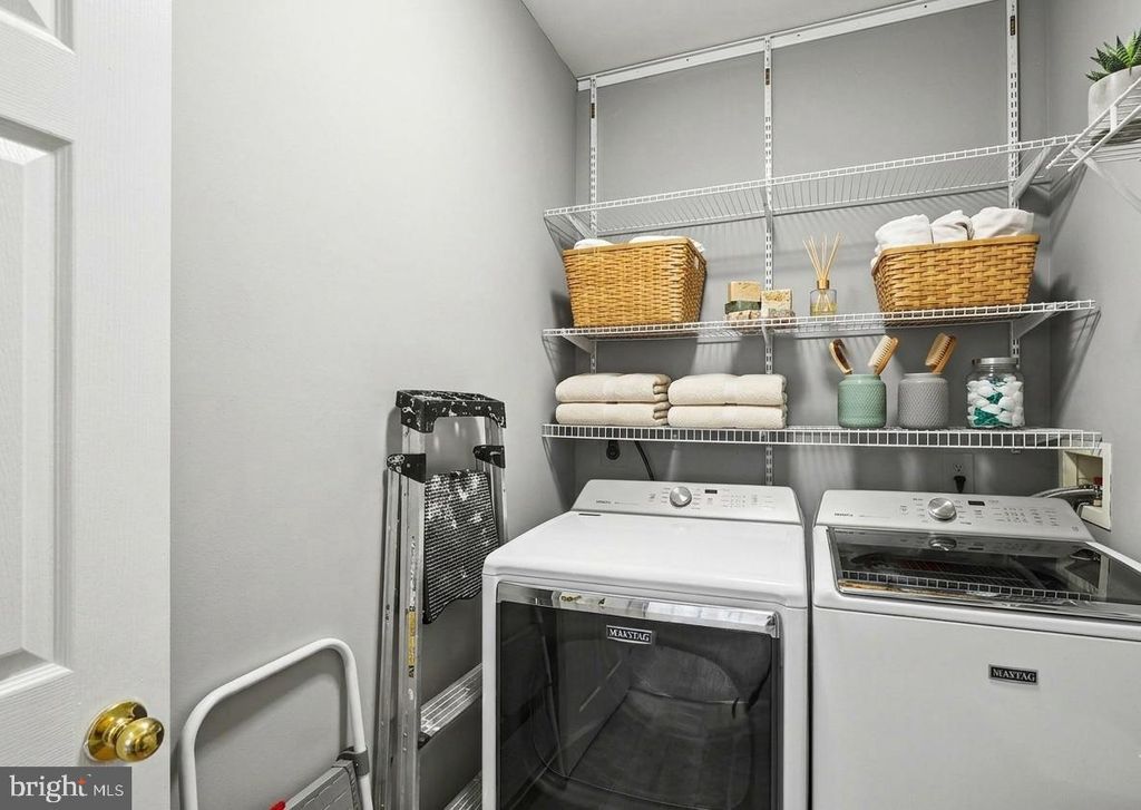 Image 16 of property listing at 598 HOPKINS LANDING DR #598, Essex, MD 21221