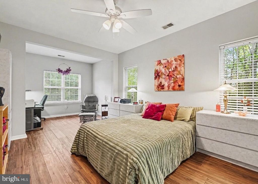 Image 17 of property listing at 598 HOPKINS LANDING DR #598, Essex, MD 21221