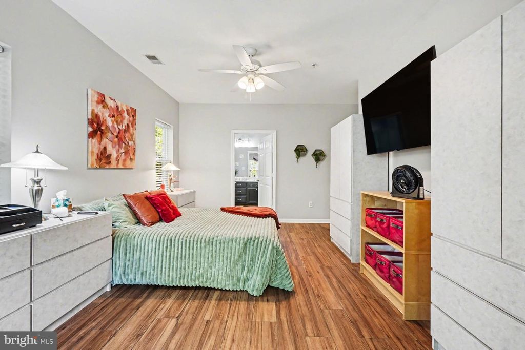 Image 18 of property listing at 598 HOPKINS LANDING DR #598, Essex, MD 21221