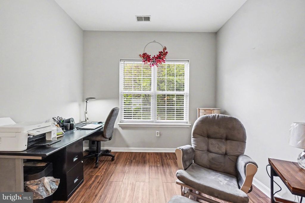 Image 19 of property listing at 598 HOPKINS LANDING DR #598, Essex, MD 21221