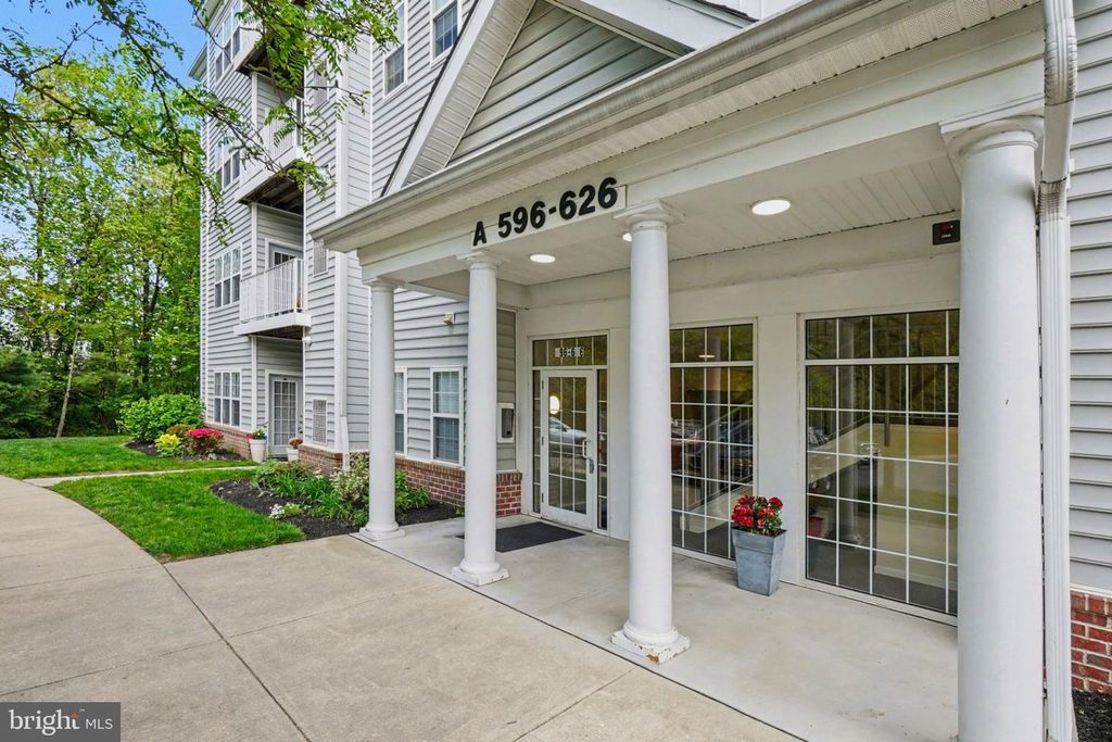 Image 2 of property listing at 598 HOPKINS LANDING DR #598, Essex, MD 21221