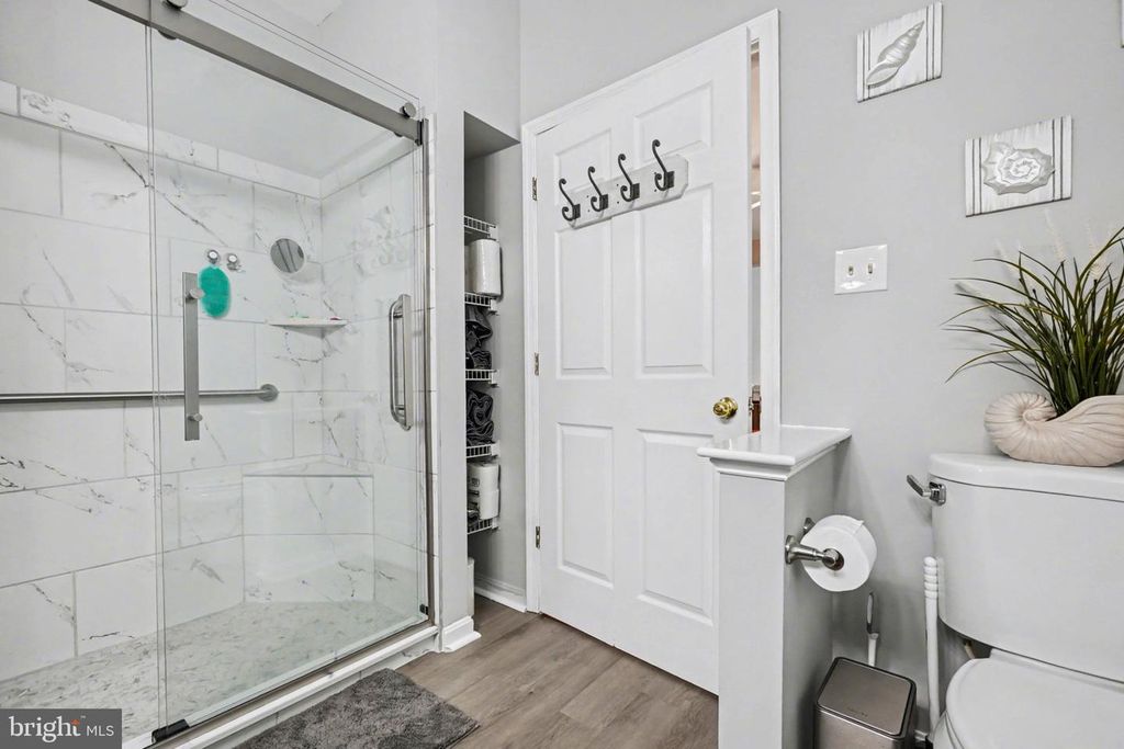 Image 21 of property listing at 598 HOPKINS LANDING DR #598, Essex, MD 21221