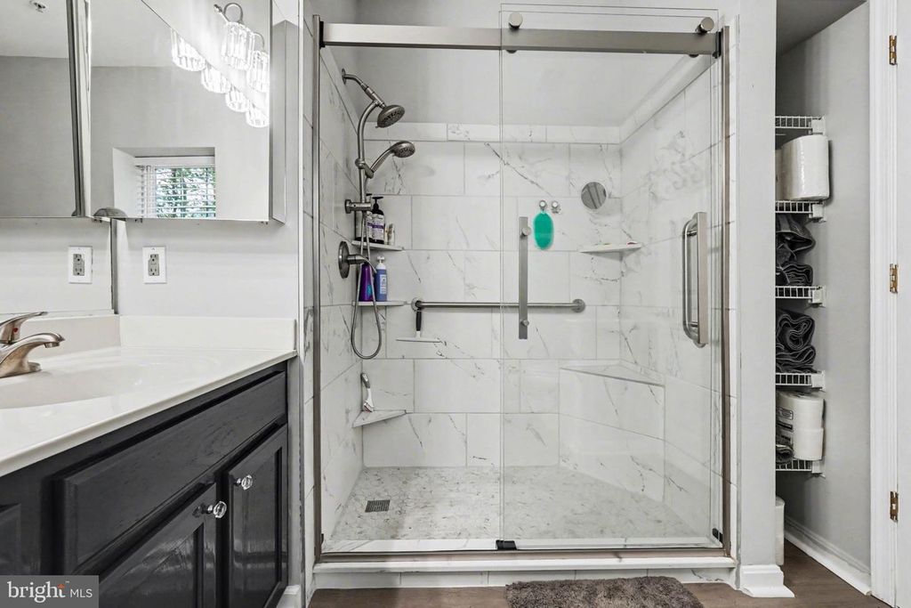 Image 22 of property listing at 598 HOPKINS LANDING DR #598, Essex, MD 21221