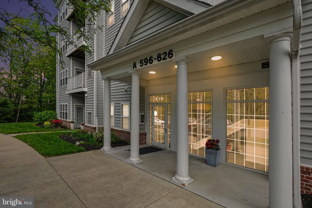 Image 3 of property listing at 598 HOPKINS LANDING DR #598, Essex, MD 21221