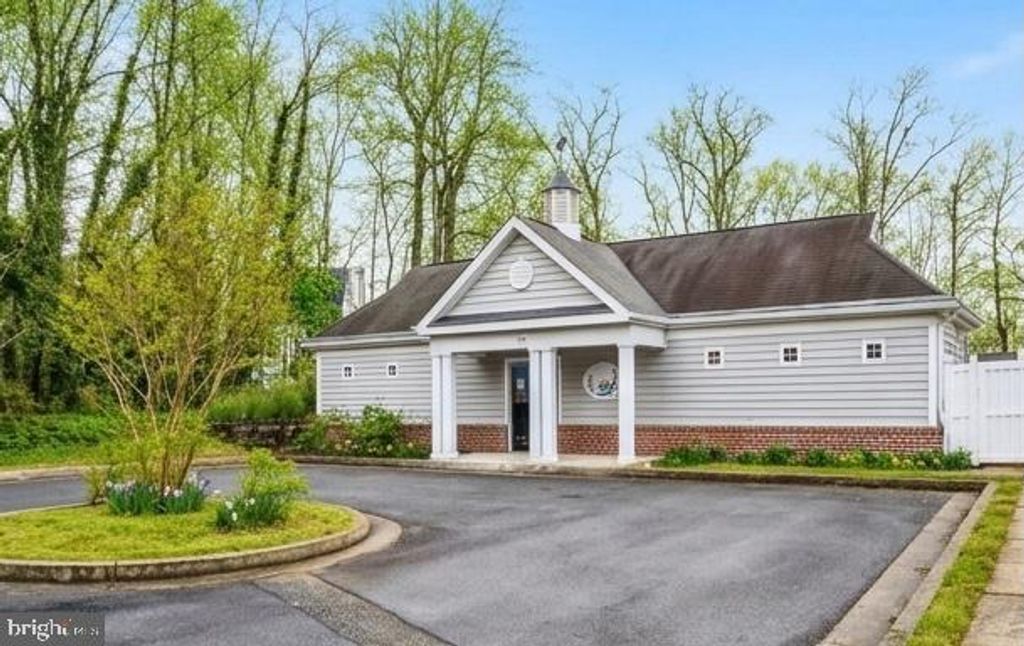 Image 31 of property listing at 598 HOPKINS LANDING DR #598, Essex, MD 21221