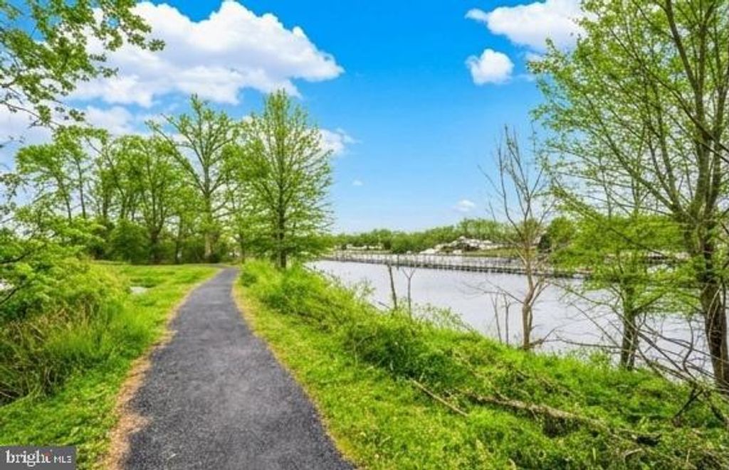 Image 33 of property listing at 598 HOPKINS LANDING DR #598, Essex, MD 21221