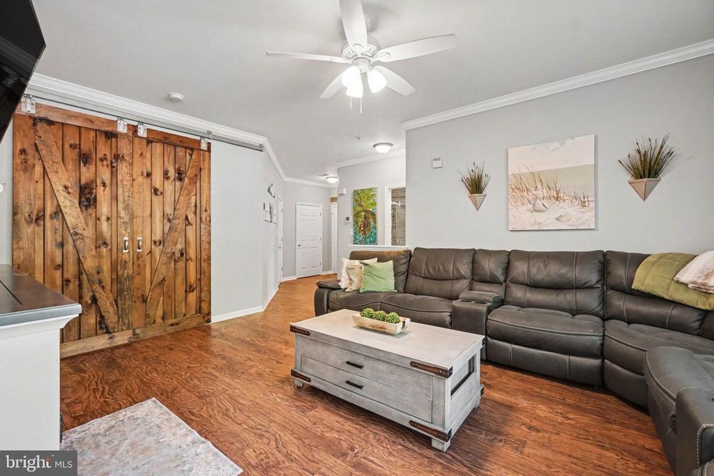 Image 5 of property listing at 598 HOPKINS LANDING DR #598, Essex, MD 21221