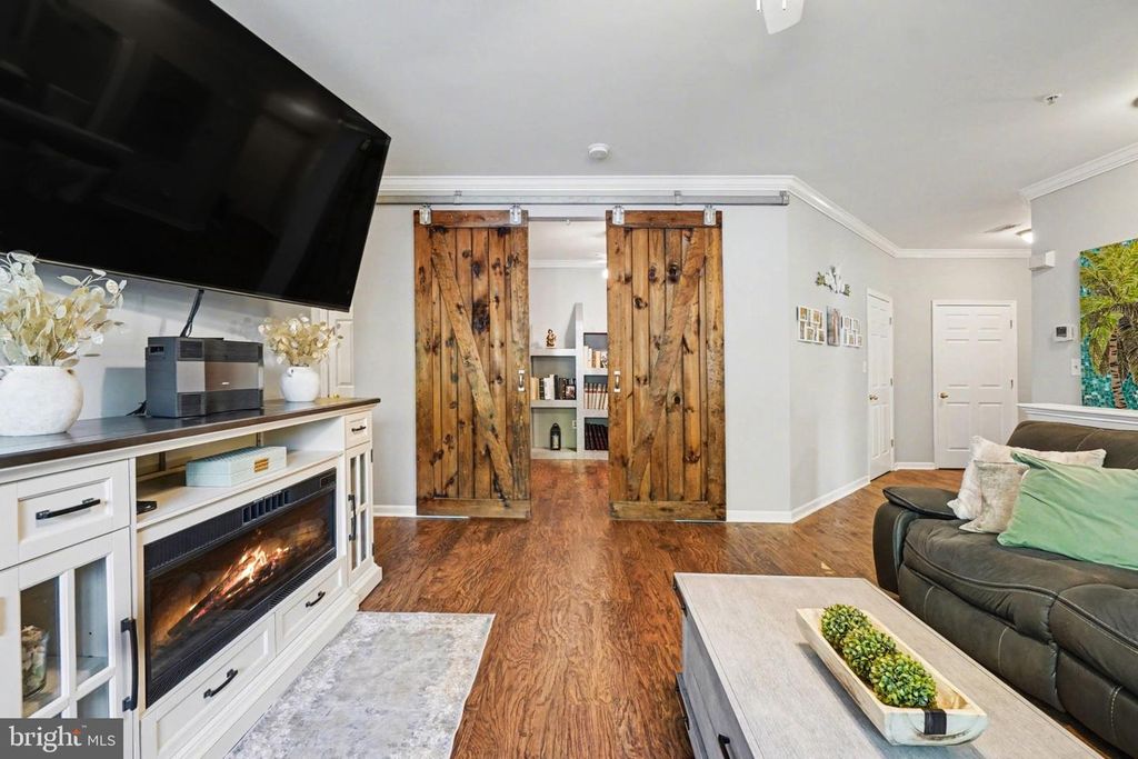 Image 6 of property listing at 598 HOPKINS LANDING DR #598, Essex, MD 21221