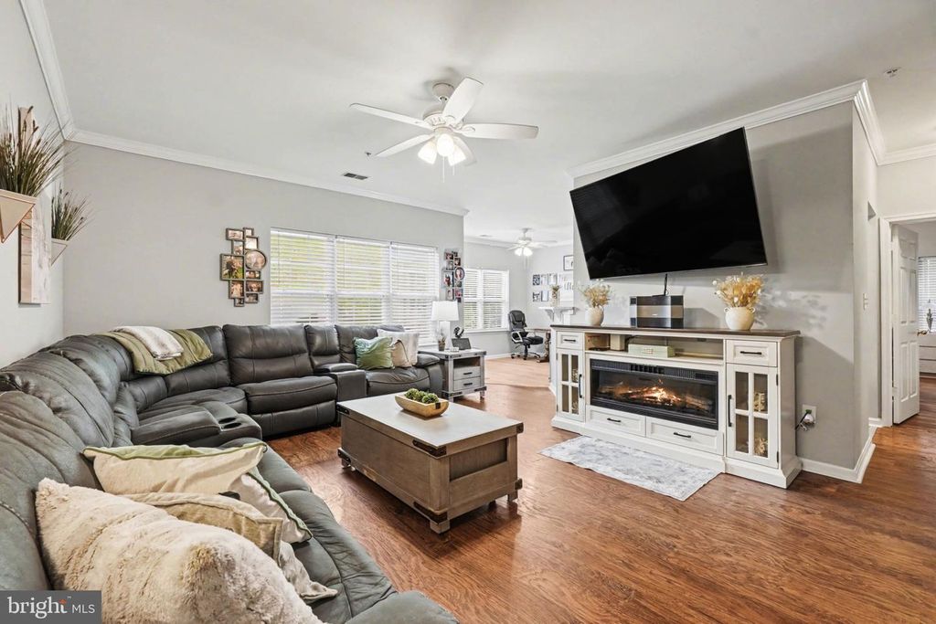 Image 7 of property listing at 598 HOPKINS LANDING DR #598, Essex, MD 21221