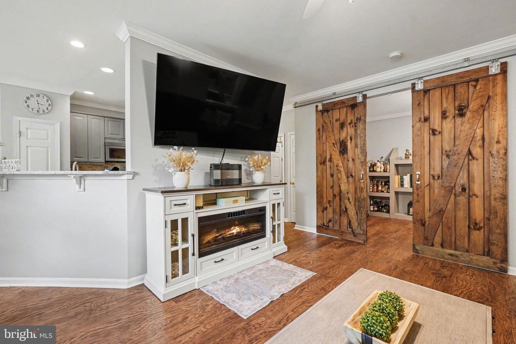 Image 8 of property listing at 598 HOPKINS LANDING DR #598, Essex, MD 21221