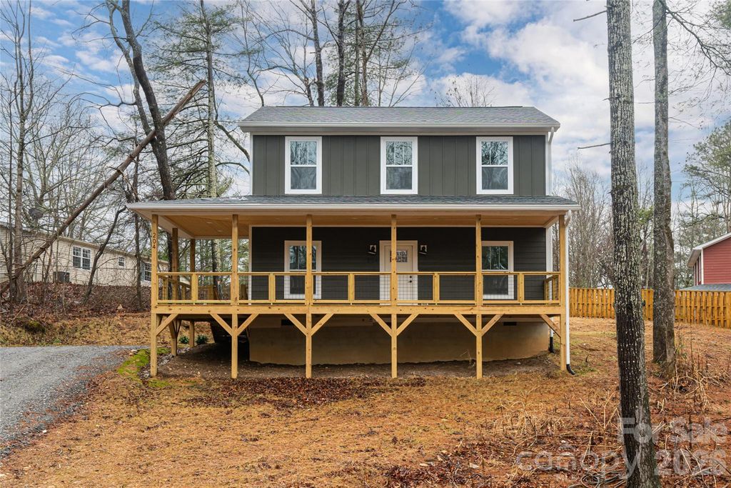 204 Cascade Ridge Road, Fairview, NC 28730