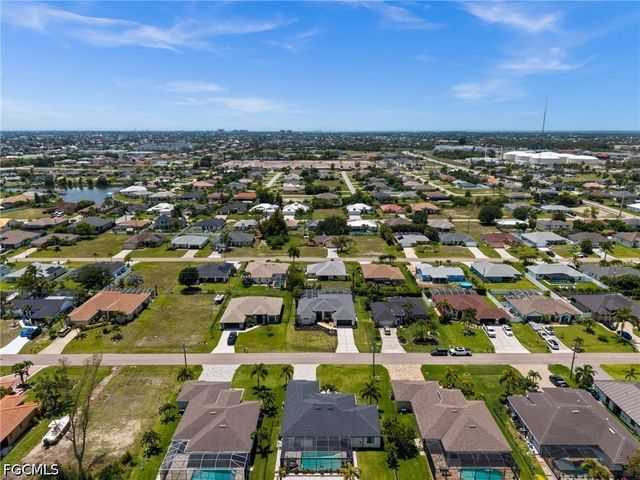 1820 SW 29th TER, Cape Coral, FL 33914