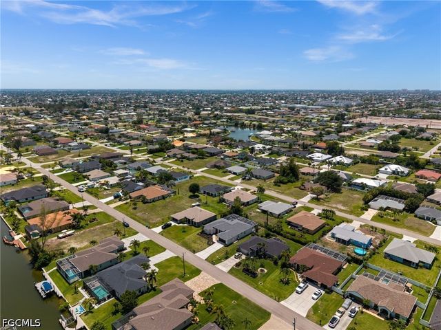 1820 SW 29th TER, Cape Coral, FL 33914