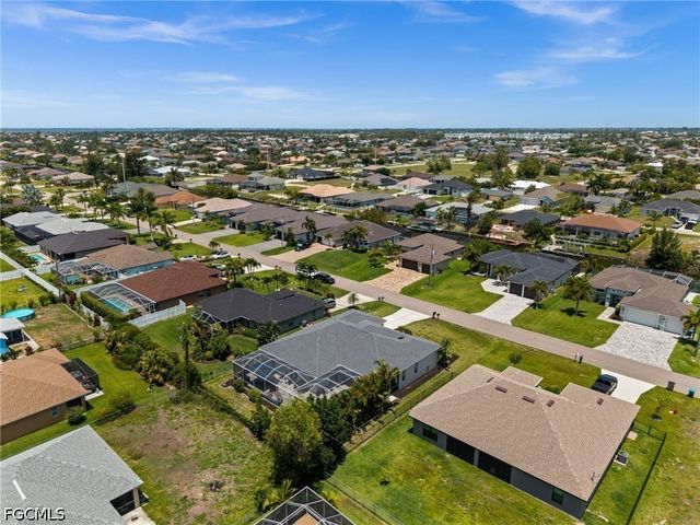 1820 SW 29th TER, Cape Coral, FL 33914