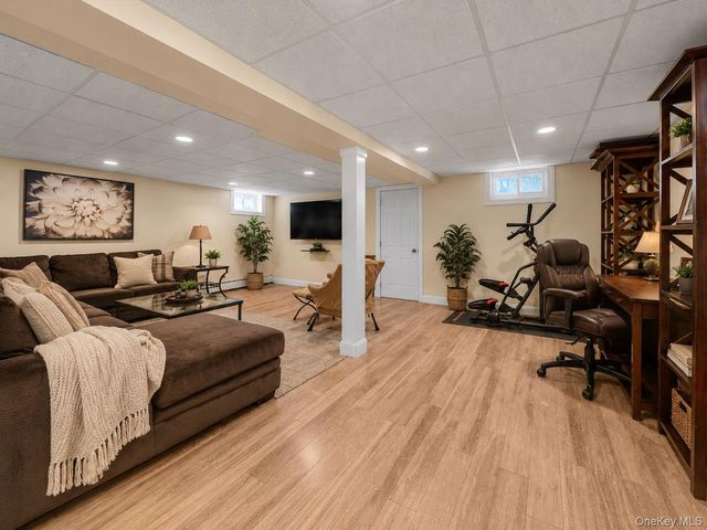 3 Carlson Court, Kings Park, NY 11754