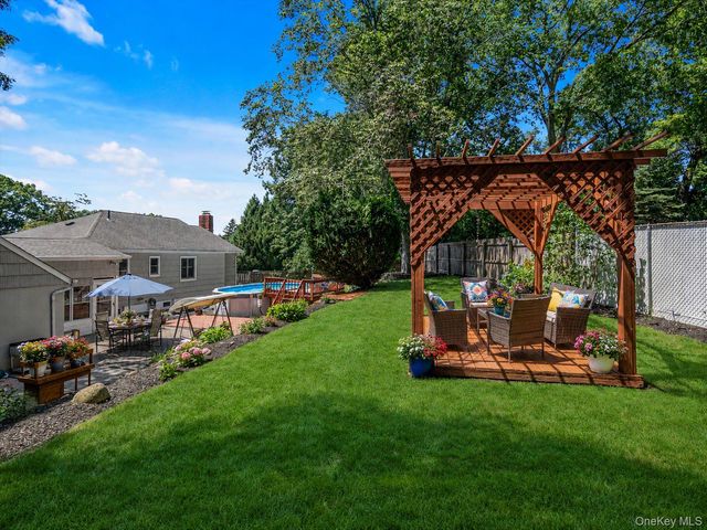3 Carlson Court, Kings Park, NY 11754