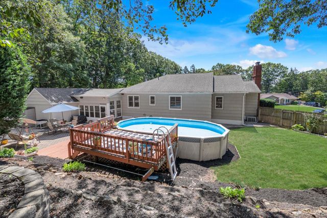 3 Carlson Court, Kings Park, NY 11754