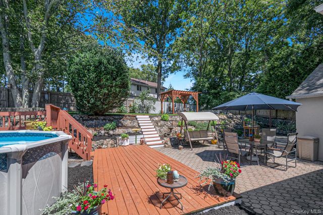 3 Carlson Court, Kings Park, NY 11754