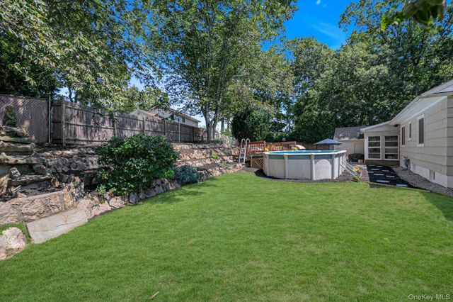 3 Carlson Court, Kings Park, NY 11754