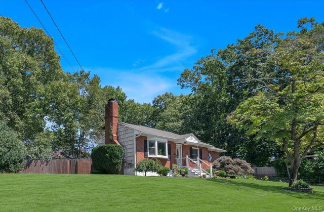 3 Carlson Court, Kings Park, NY 11754