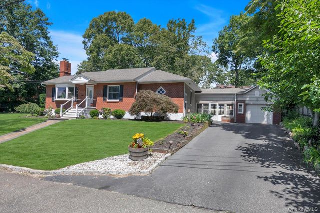 3 Carlson Court, Kings Park, NY 11754