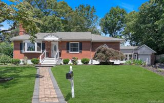 3 Carlson Court, Kings Park, NY 11754
