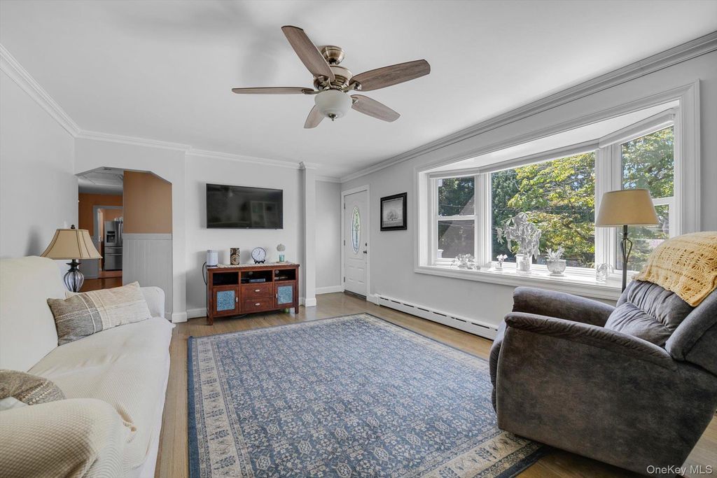 3 Carlson Court, Kings Park, NY 11754 — photo 3