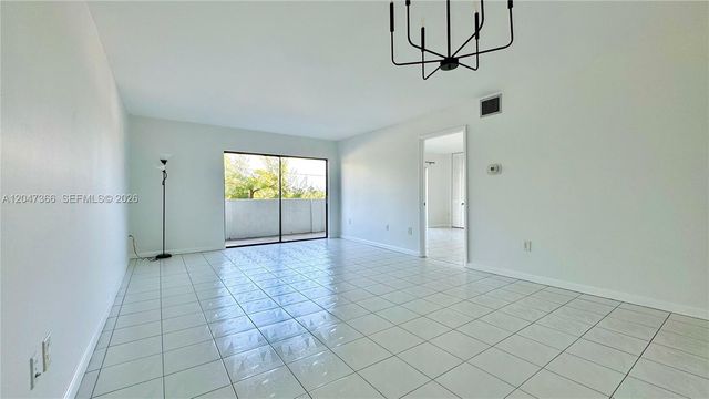 130 S Shore Dr 4B, Miami Beach, FL 33141