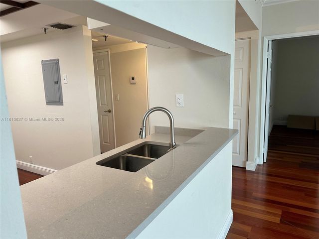 520 Brickell Key Dr A811, Miami, FL 33131